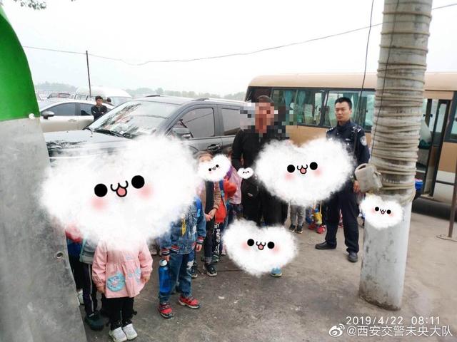 西安一非營運中巴當校車 19個座位載了34人 觸犯刑法 西安一非營運中巴當校車 19個座位載了34人 觸犯刑法