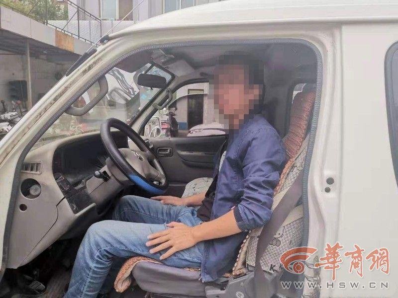 “黑校車”超載接送學生 陜A牌照司機被罰2萬元記6分 “黑校車”超載接送學生 陜A牌照司機被罰2萬元記6分