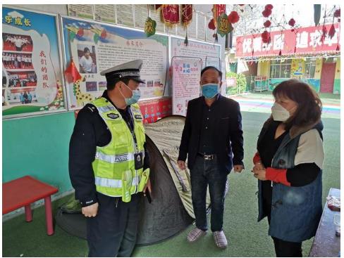 臨渭交警交斜中隊對轄區校車進行審驗督促 臨渭交警交斜中隊對轄區校車進行審驗督促