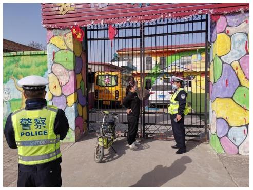 臨渭交警交斜中隊對轄區校車進行審驗督促 臨渭交警交斜中隊對轄區校車進行審驗督促