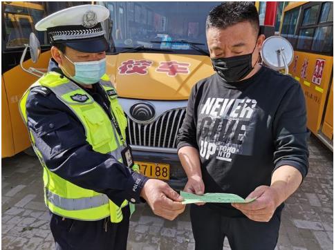臨渭交警交斜中隊對轄區校車進行審驗督促 臨渭交警交斜中隊對轄區校車進行審驗督促