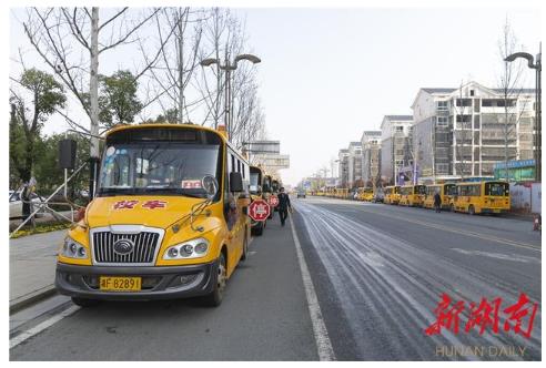 汨羅:校車集中防疫消毒 整裝待發(fā)“護航”上學路 汨羅:校車集中防疫消毒 整裝待發(fā)“護航”上學路