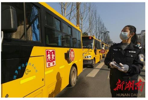 汨羅:校車集中防疫消毒 整裝待發(fā)“護航”上學路 汨羅:校車集中防疫消毒 整裝待發(fā)“護航”上學路