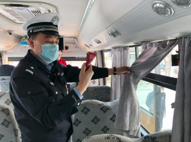 啟封校車!蘭州開始全面為校車“體檢” 啟封校車!蘭州開始全面為校車“體檢”
