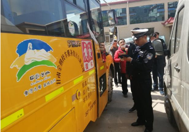 啟封校車!蘭州開始全面為校車“體檢” 啟封校車!蘭州開始全面為校車“體檢”